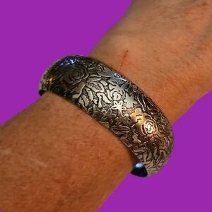Vintage Silvertone Rose Embossed Chunky Metal Bangle Bracelet